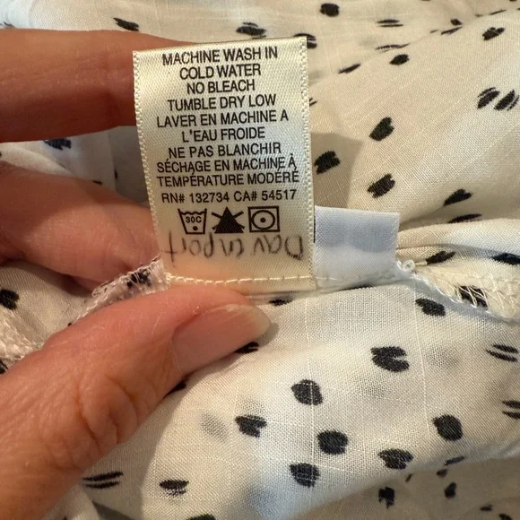 Bella Dahl Clean Front White and Black Dotted Button Down Shirt size Large - Picture 7 of 7